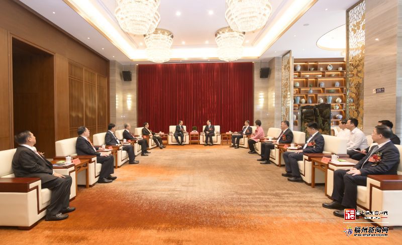 林宝金吴贤德与参加世界福清同乡联谊会成立35周年大会的侨领代表座谈