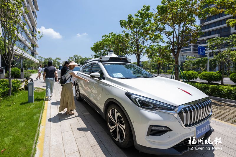 福马两地女生在福州新区感受科技魅力