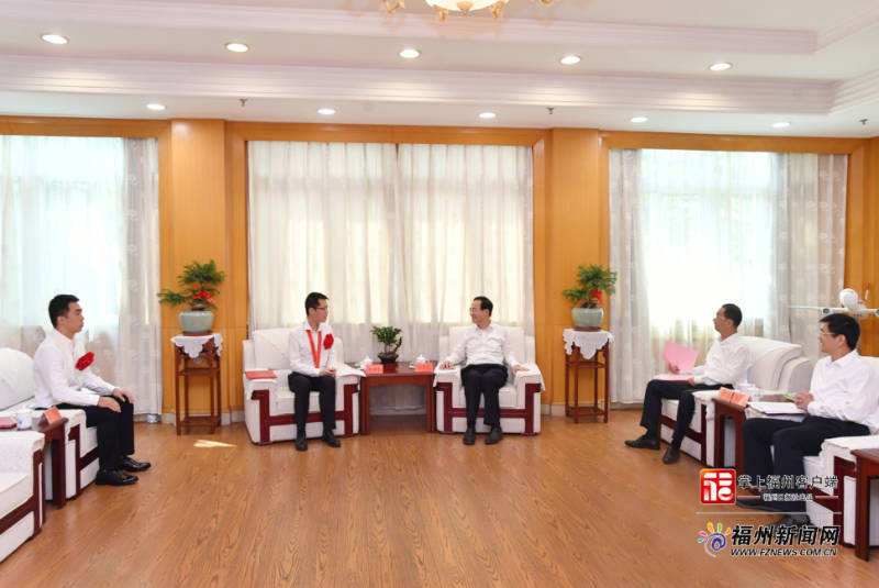 林宝金吴贤德会见福州市全国“人民满意的公务员”“人民满意的公务员集体”代表