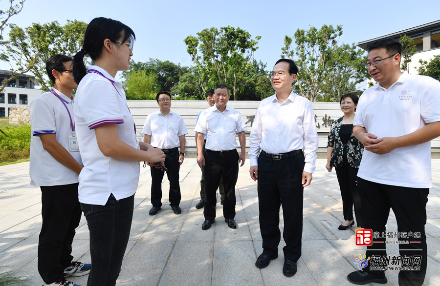 林宝金吴贤德看望慰问一线教师