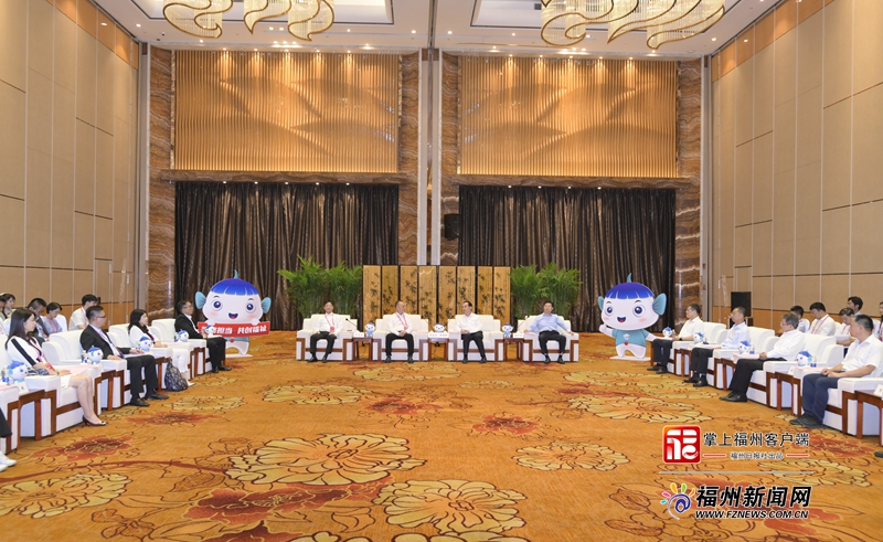 林宝金潘贤掌与李昭平李政宏等海青节嘉宾座谈