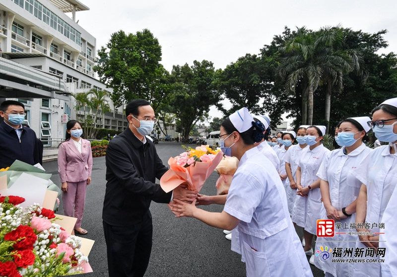 林宝金看望慰问一线护理工作者