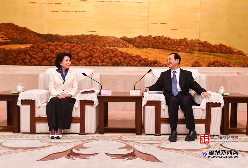 林宝金与港区省级政协委员联谊会参访团座谈
