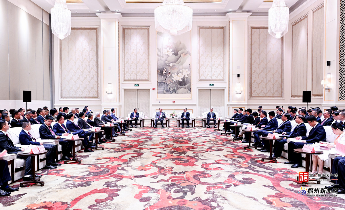 林宝金吴贤德与港澳福州社团骨干和青年代表访问团座谈