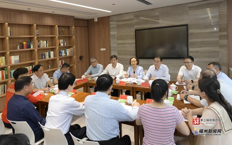 郭宁宁吴贤德赴市盲校调研