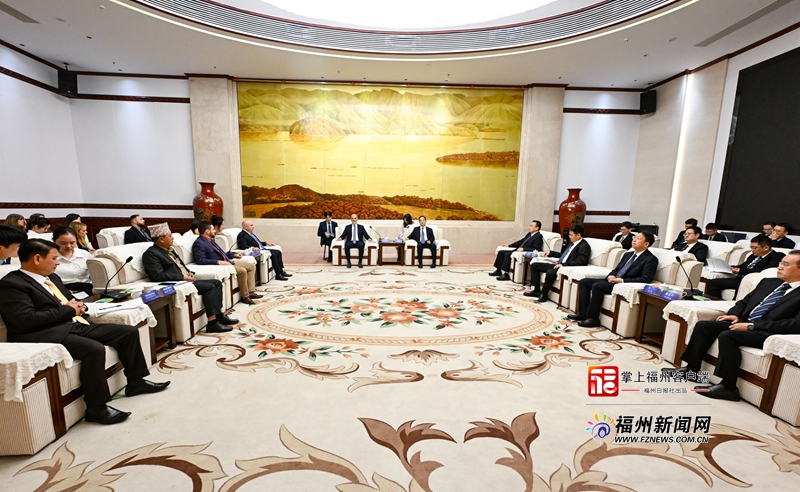 林宝金与国际友城代表团座谈