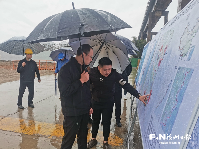 王新刚：在加快“两国双园”建设中争优争先争效