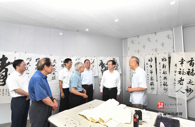 林宝金吴贤德看望暑期读书班市级老领导