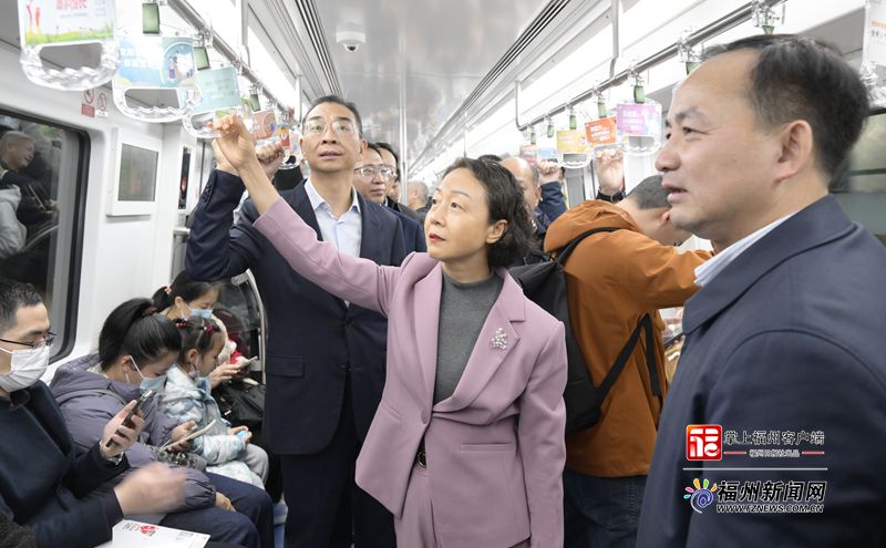 郭宁宁吴贤德“四不两直”检查城市运行保障、安全生产、保供稳价等工作