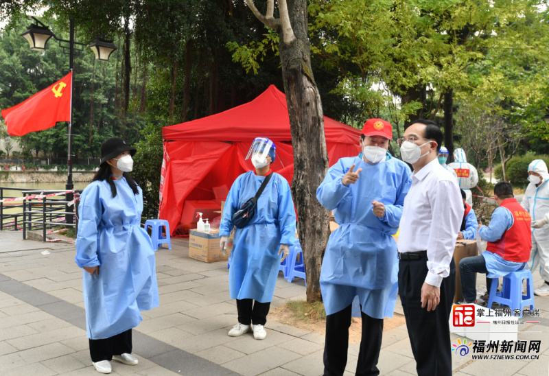 林宝金在城区调研检查疫情防控工作并慰问一线人员