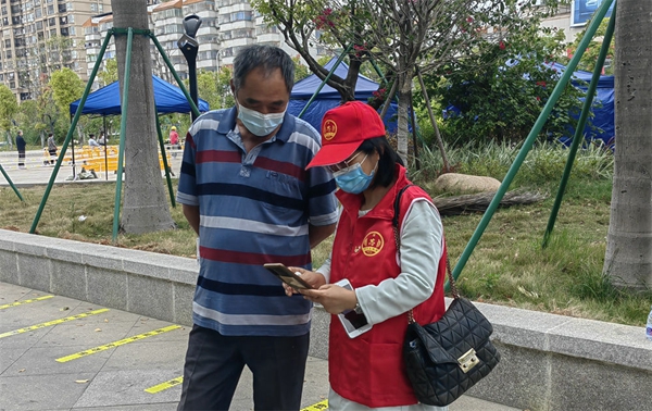 筑牢疫情防控防线，福州新区党员志愿者在行动！