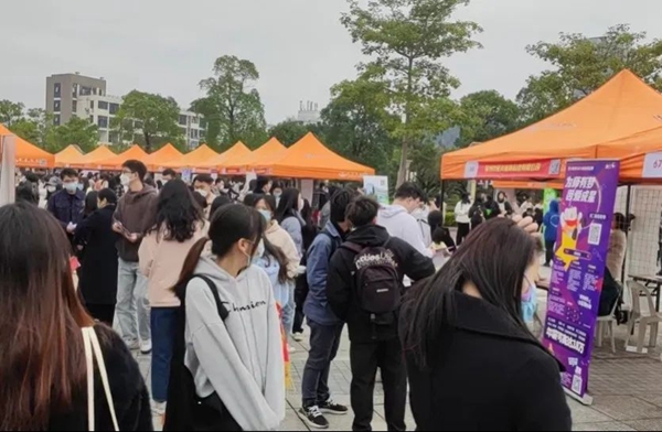 助力新区企业与毕业生精准对接，这场招聘会“干货”十足！