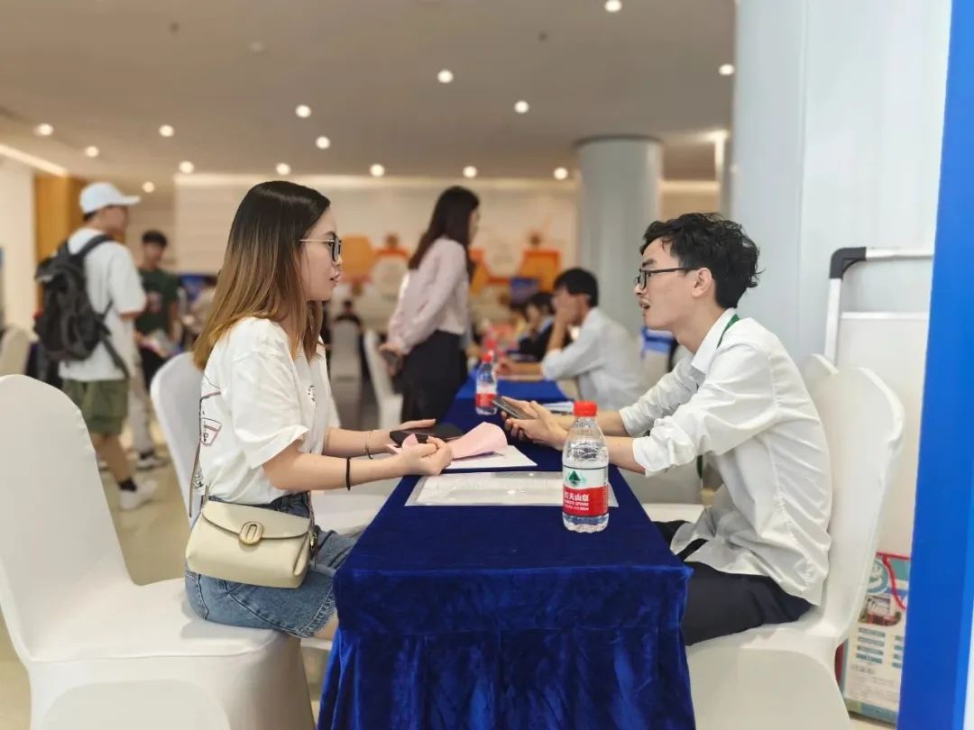 58家企业，204个就业岗位，这场招聘会圆满成功！