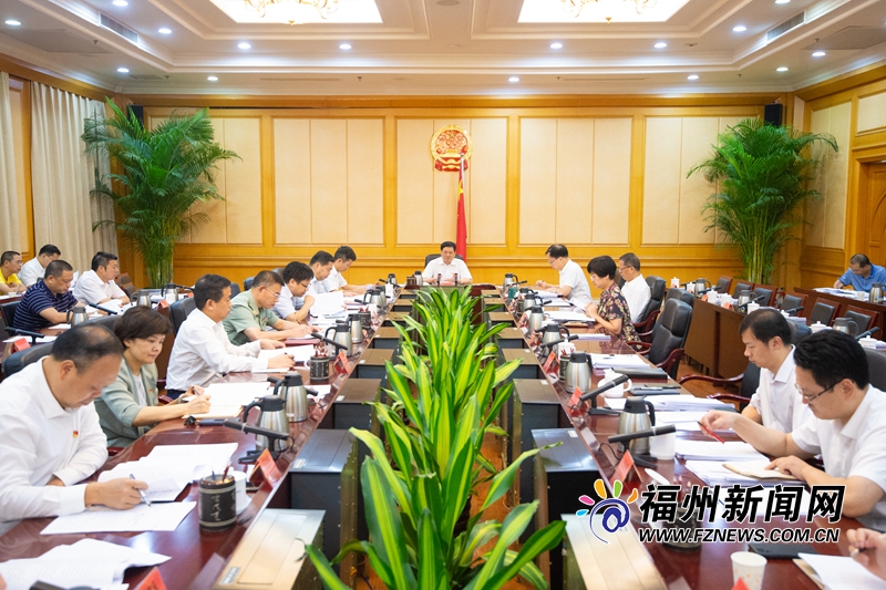 市政府党组召开会议 传达学习全市领导干部大会及市委常委会会议精神
