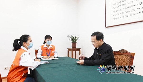 林宝金带头参加第七次全国人口普查登记