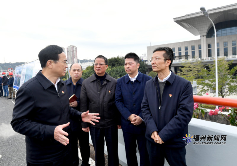 林宝金调研城区交通和社区养老工作
