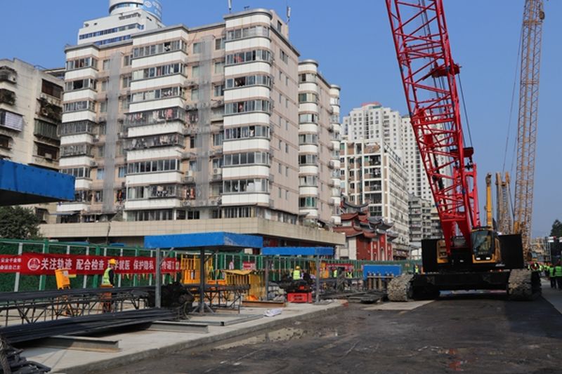 福州滨海快线项目东门站地下连续墙顺利开槽