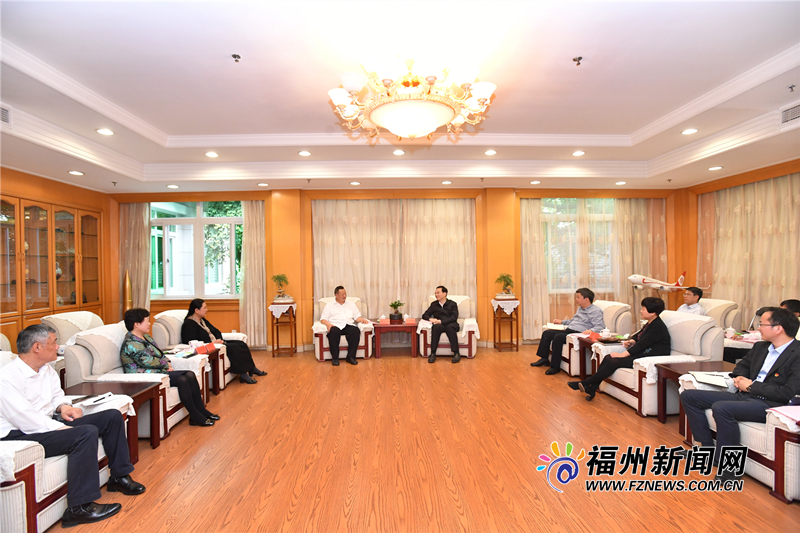 林宝金与蓬莱八仙过海旅游集团客人座谈