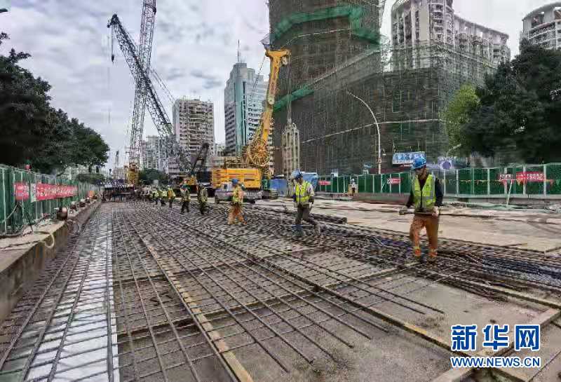 福州滨海快线“五一”假期施工忙