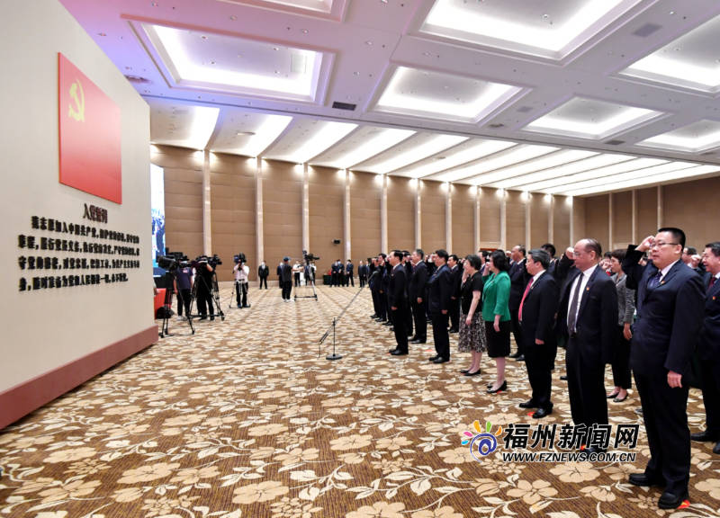 福州市庆祝中国共产党成立100周年暨“两优一先”表彰大会隆重举行