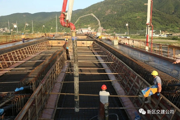 国道g316线长乐漳港至营前段项目a4标段首联现浇箱梁成功浇筑