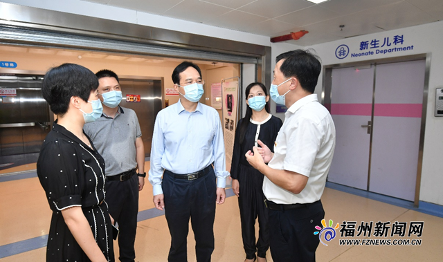 林宝金慰问一线医务人员并检查疫情防控工作