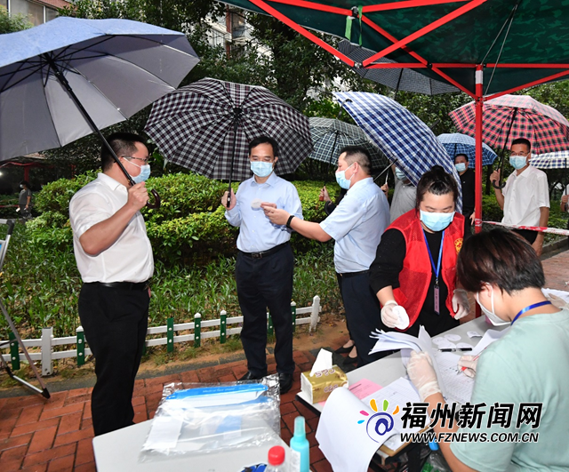 林宝金慰问一线医务人员并检查疫情防控工作