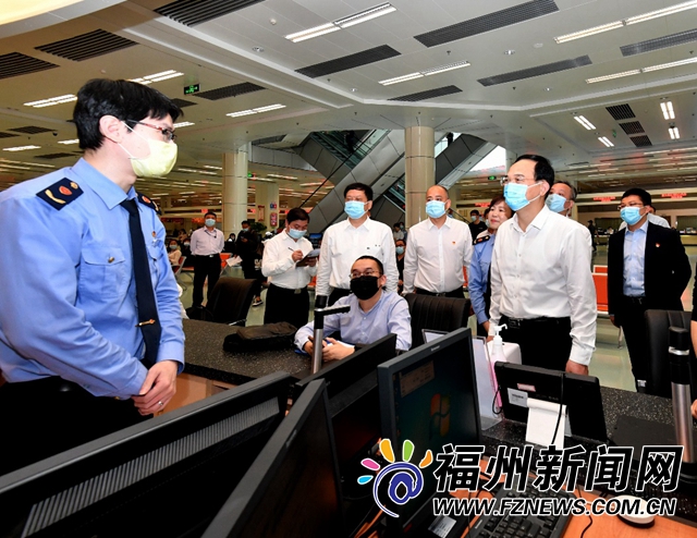林宝金尤猛军到市行政服务中心调研并与全市各界青年代表座谈