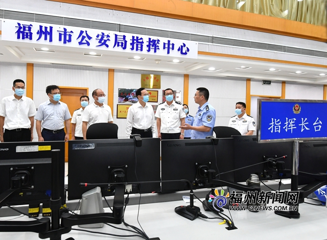市领导看望慰问国庆期间坚守在岗干部职工并调研节日群众性活动