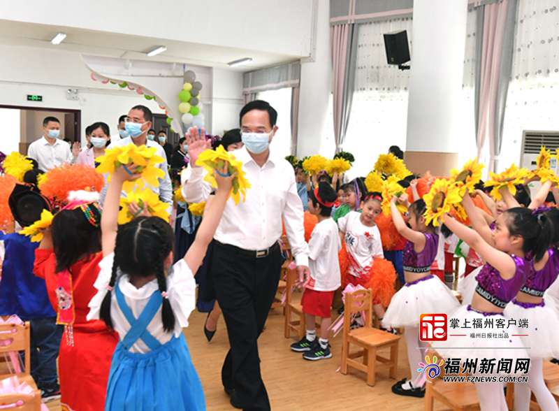 林宝金吴贤德参加“六一”儿童节庆祝活动