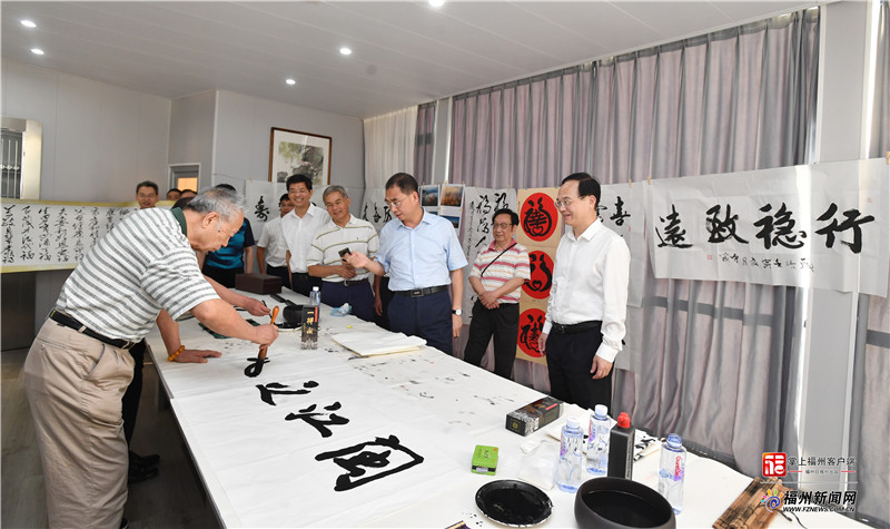 林宝金吴贤德看望暑期读书班市级老领导