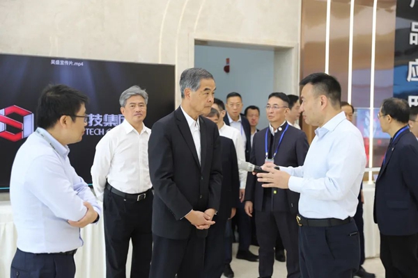 梁振英率团来福州新区考察闽港合作